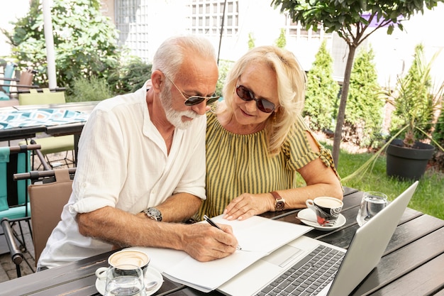Personal Finance Tips for US Retirees: Secure Your Retirement