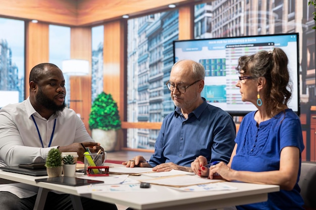 Personal Finance Tips for US Residents: Secure Your Future